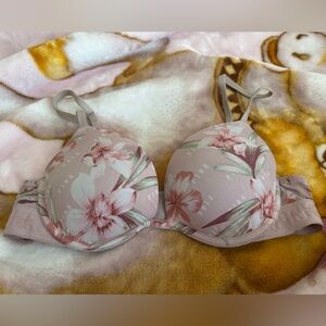 PINK Victoria's Secret Blush Floral Bra